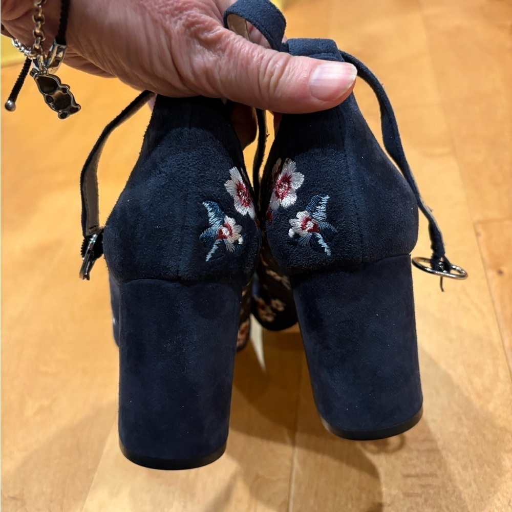 White House black market Bethany blue suede embroidered shoes 8.5 - Picture 5 of 10